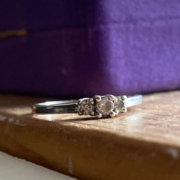 💛 14k Trilogy Diamond Ring - Picture 1 of 9